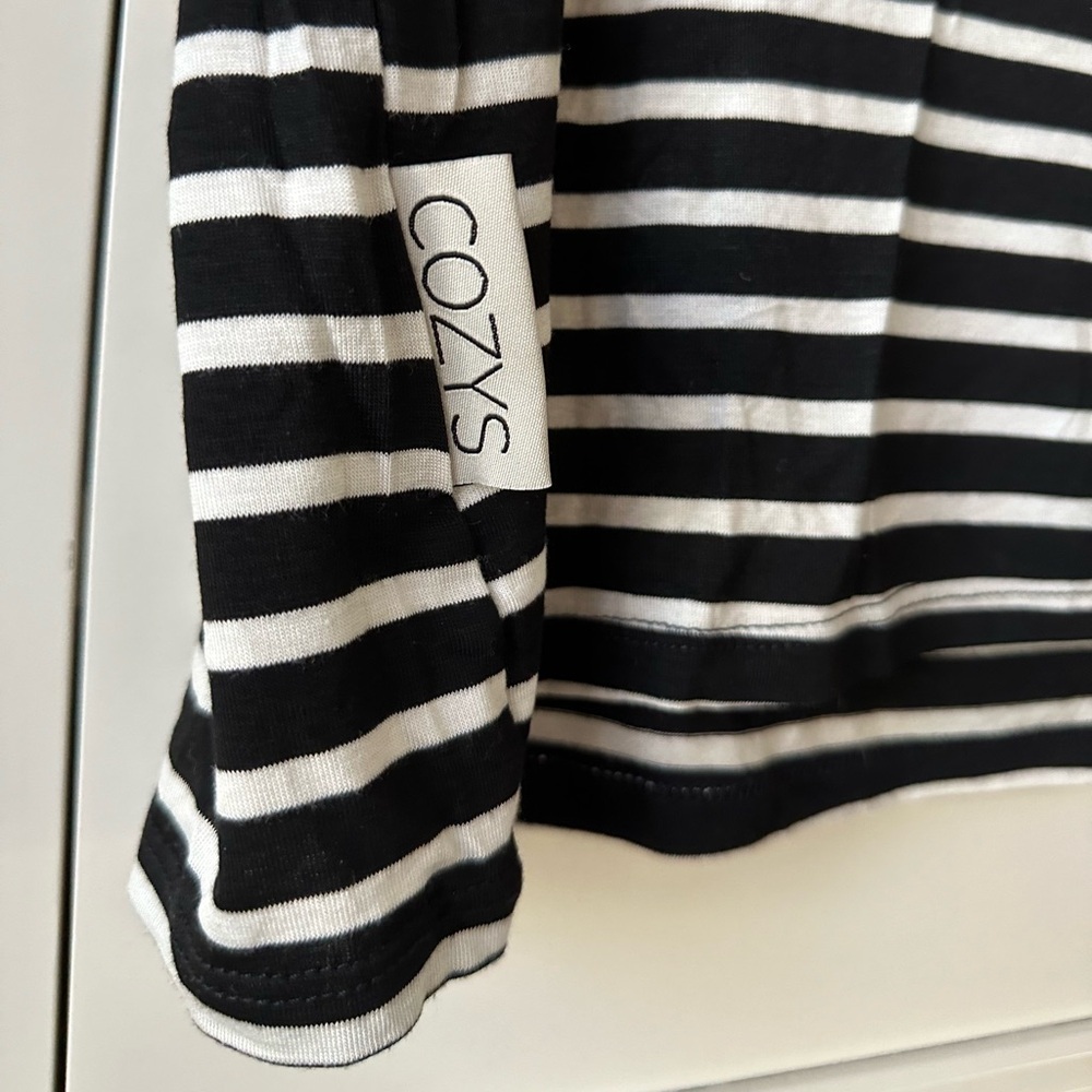 Multi-use Black and White Striped Cover - Picture 2 of 4